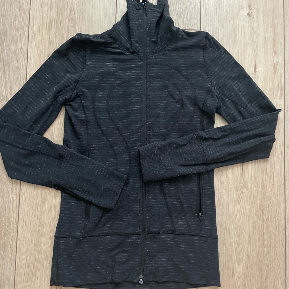 Lululemon jacket size 8